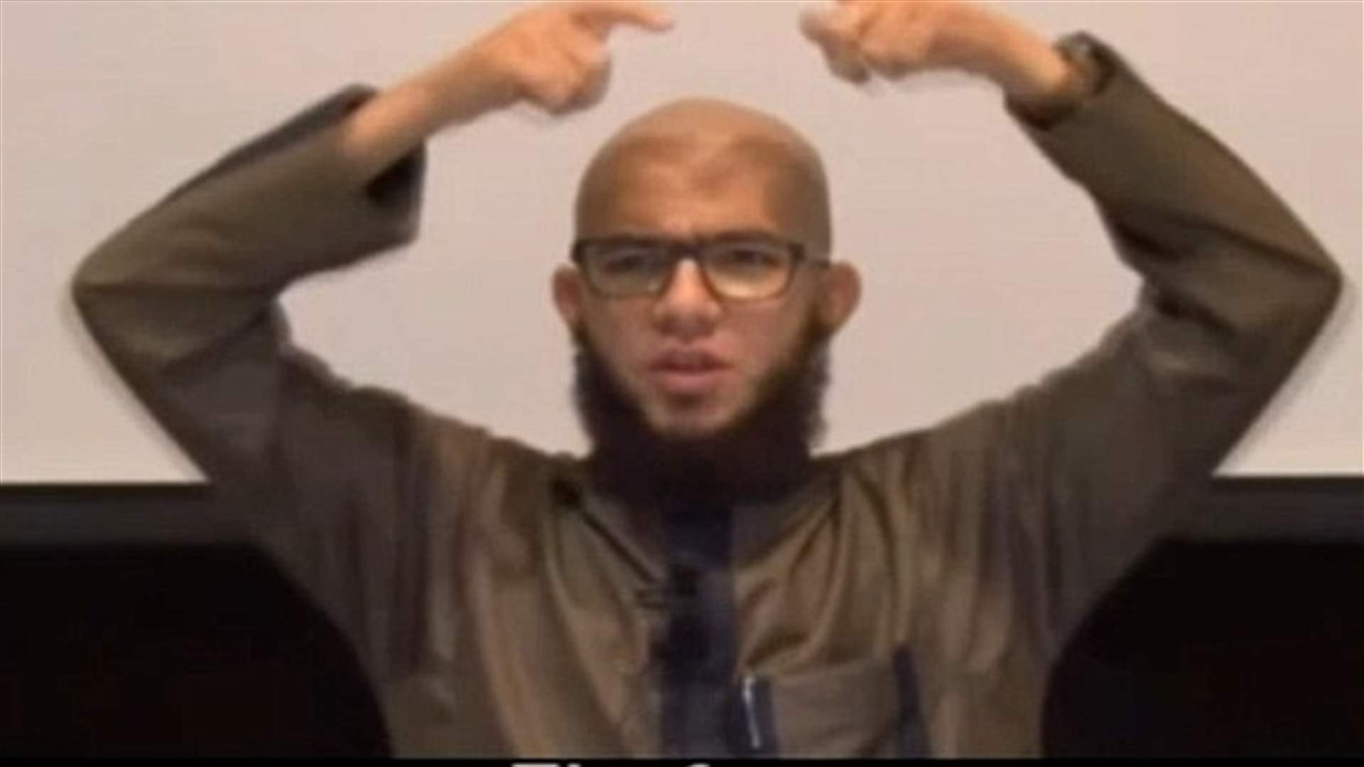 بالفيديو: داعية إسلامي لبناني الأصل يُحرّم استخدام الإيموجي