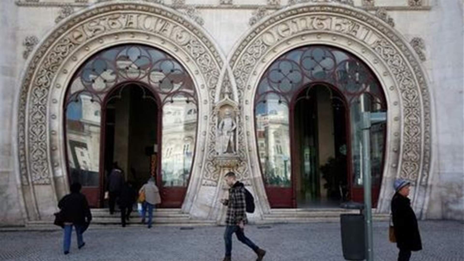Selfie gone wrong fells 126-year-old statue of Portuguese  king