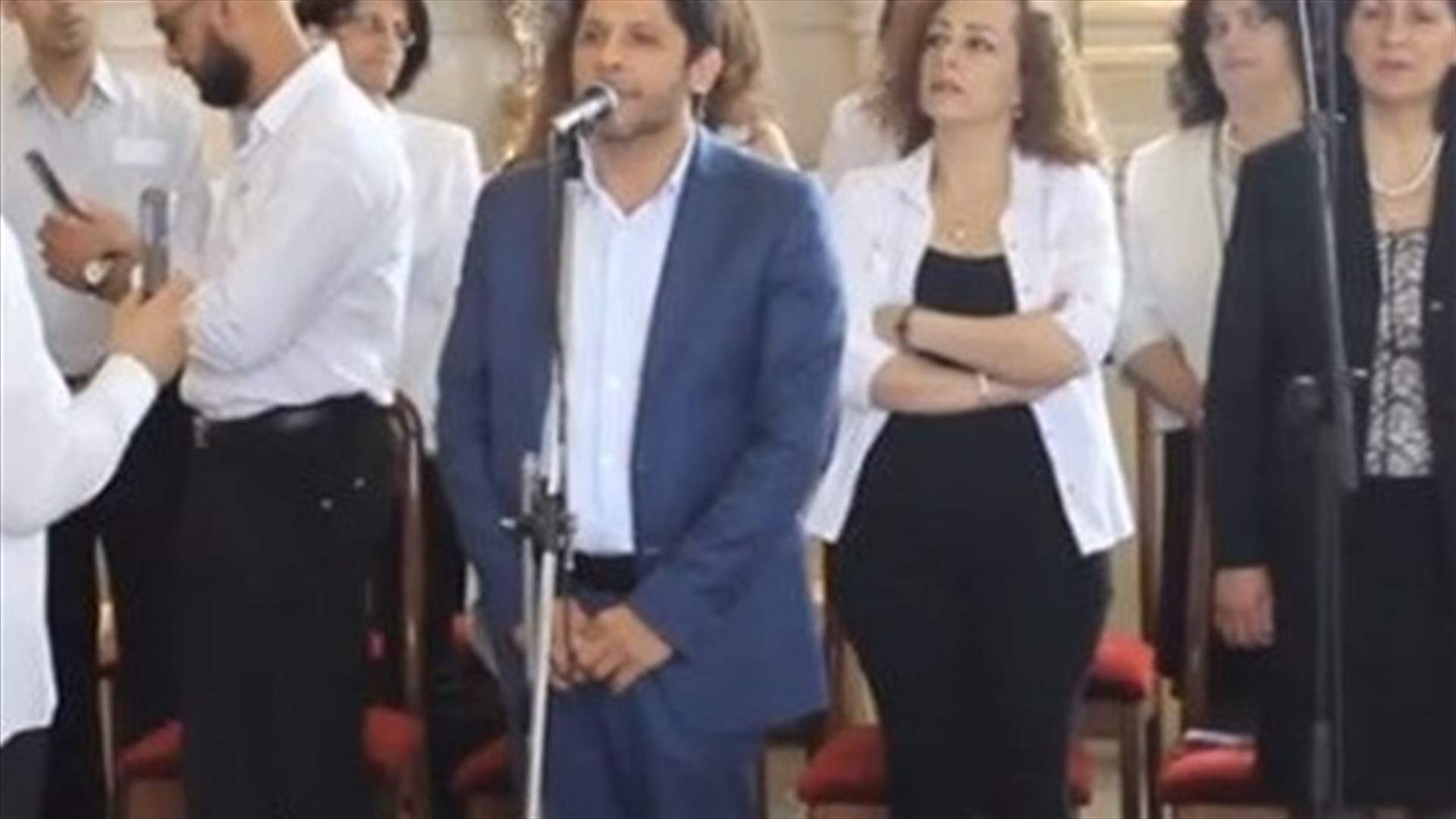 بالفيديو: "الأبانا" بصوت معين شريف كما لم تسمعونها سابقاً