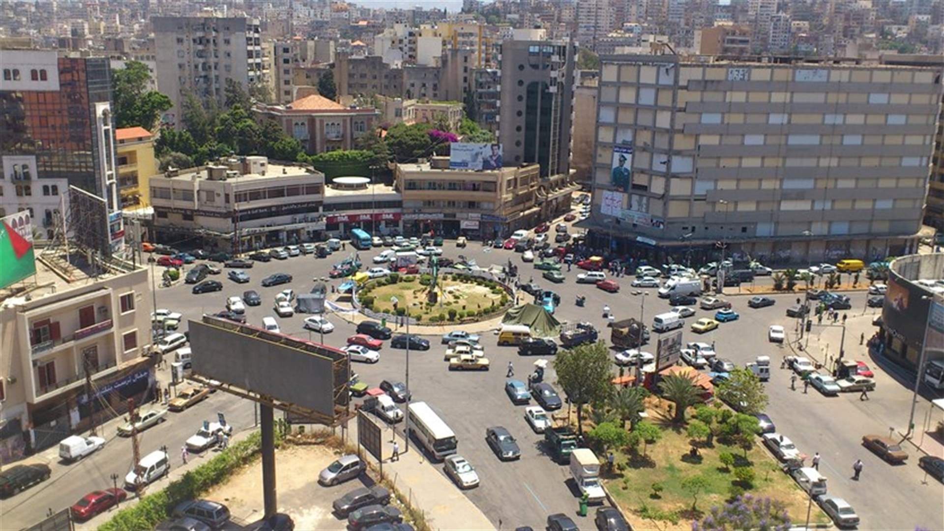 ديمقراطية في بيروت وجعجة في طرابلس