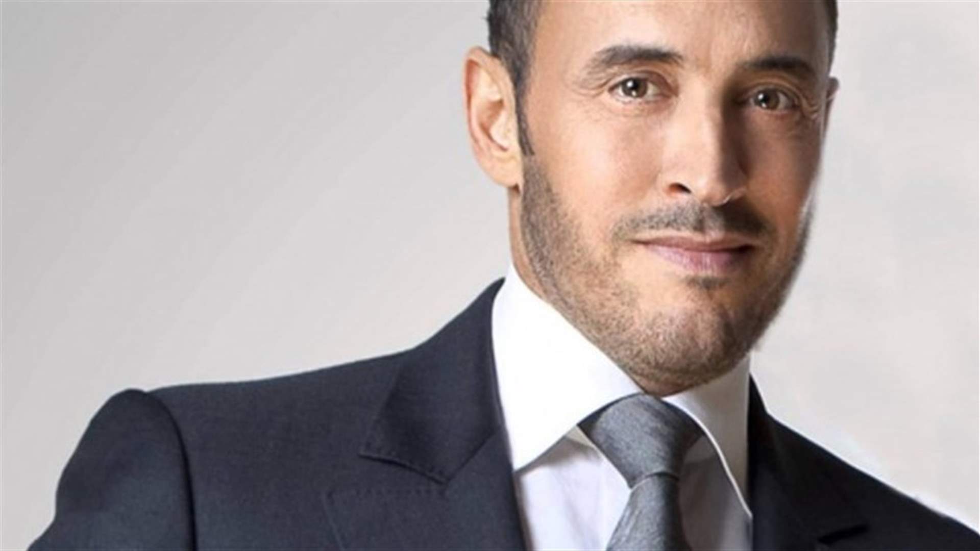 بالفيديو: كيف عايد كاظم الساهر حفيدته؟