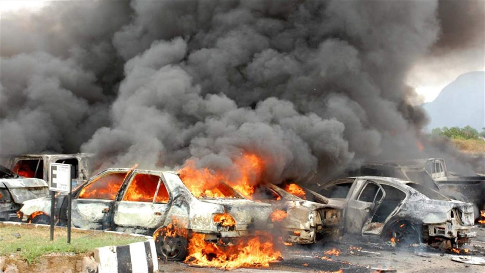 مقتل 12 شخصا في انفجار سيارة مفخخة بشرق العراق   
