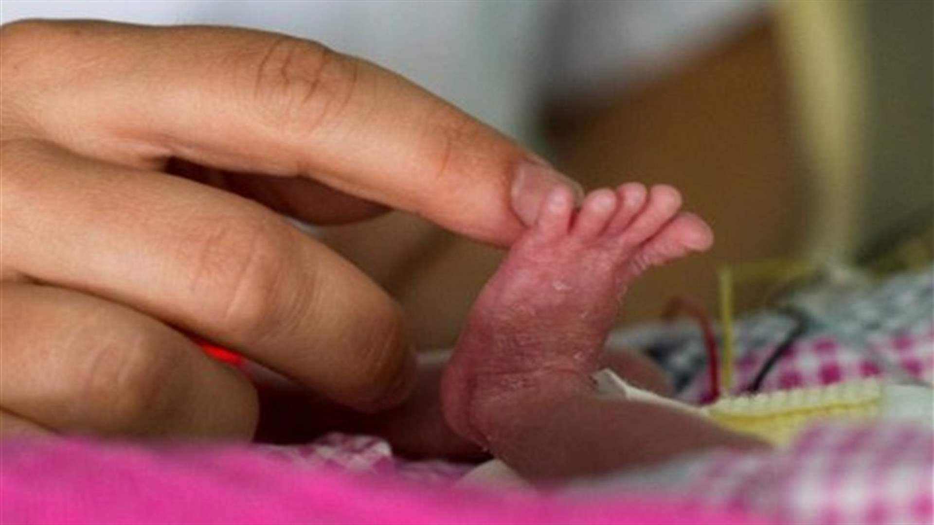 امرأة في السبعين من عمرها تُحقّق حلم الأمومة