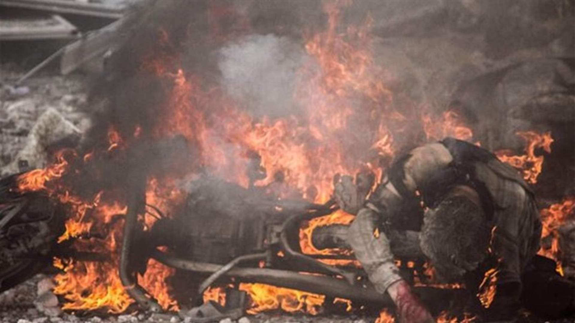 صورة صادمة لرجل يحترق في ادلب