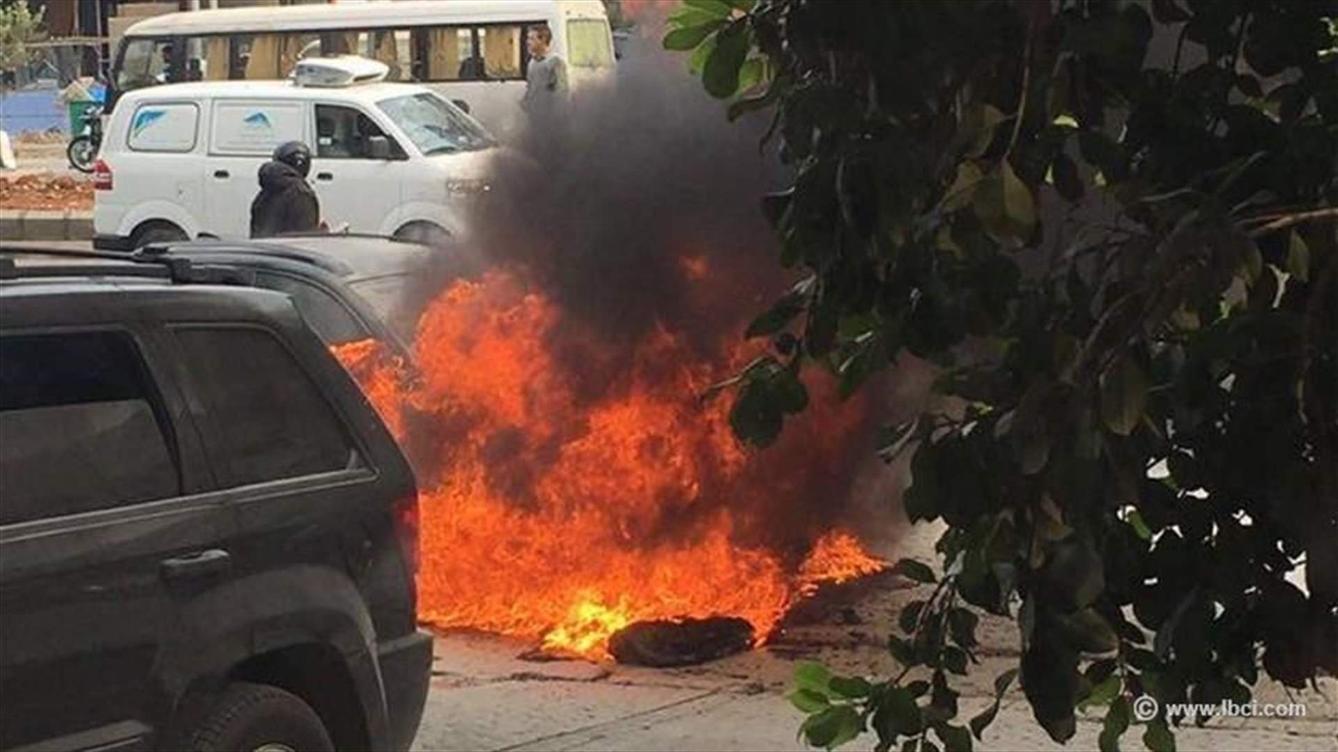 [PHOTOS] Vehicle catches fire on Karantina highway