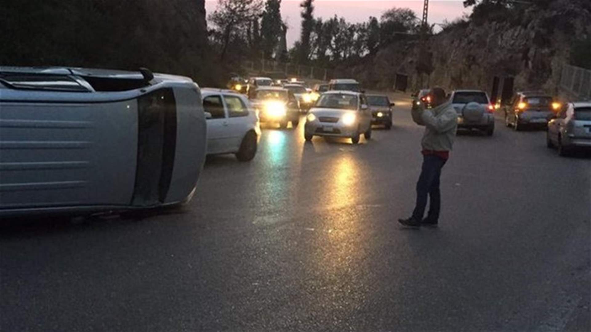 جريح اثر انقلاب سيارة في جعيتا