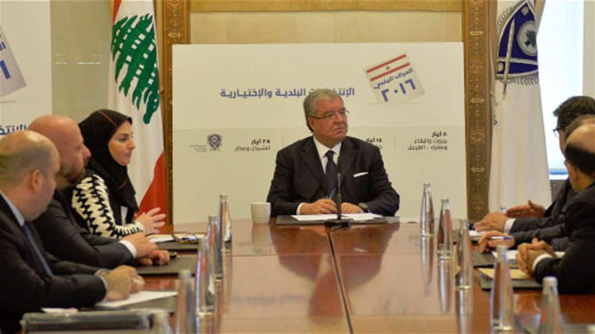 المشنوق للمحافظين: للاستفادة من تجربة الأحد الانتخابي وتحسين الأداء الإداري 