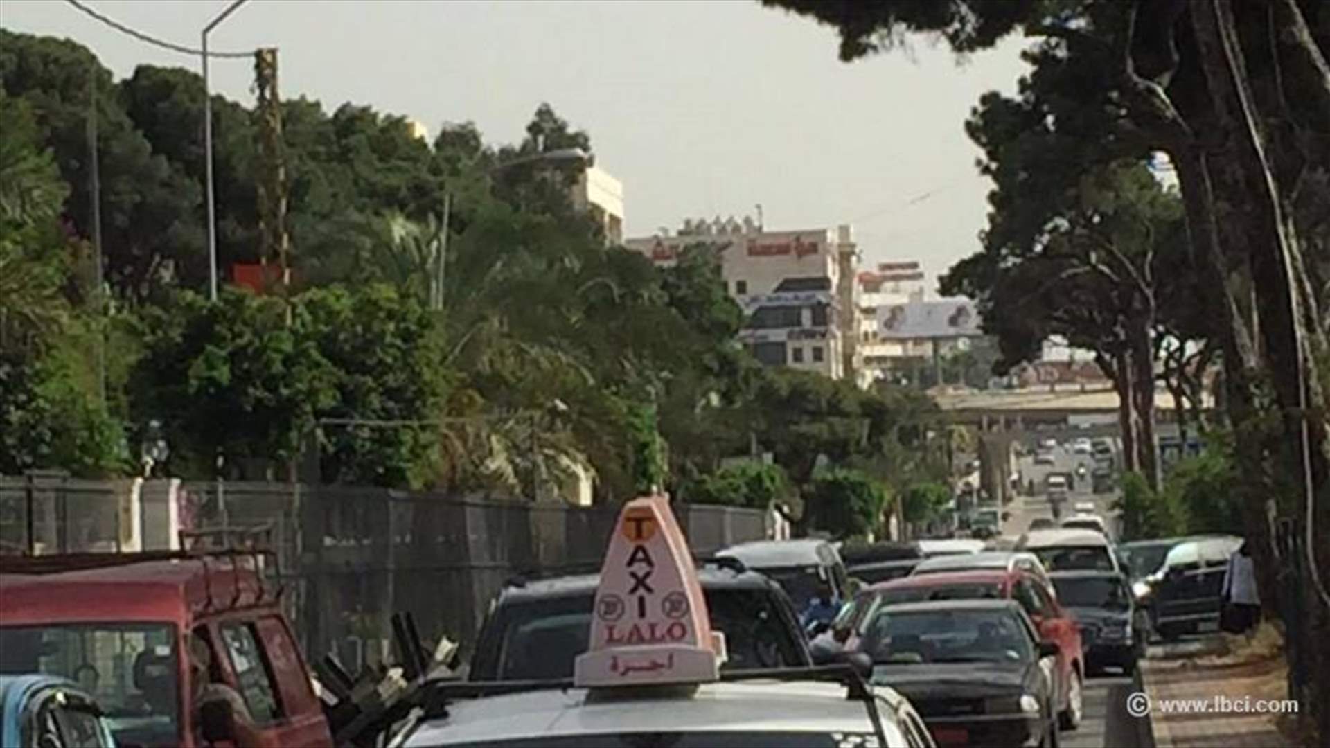 مناصرو النائب السابق حسن يعقوب قطعوا طريق المطار القديمة