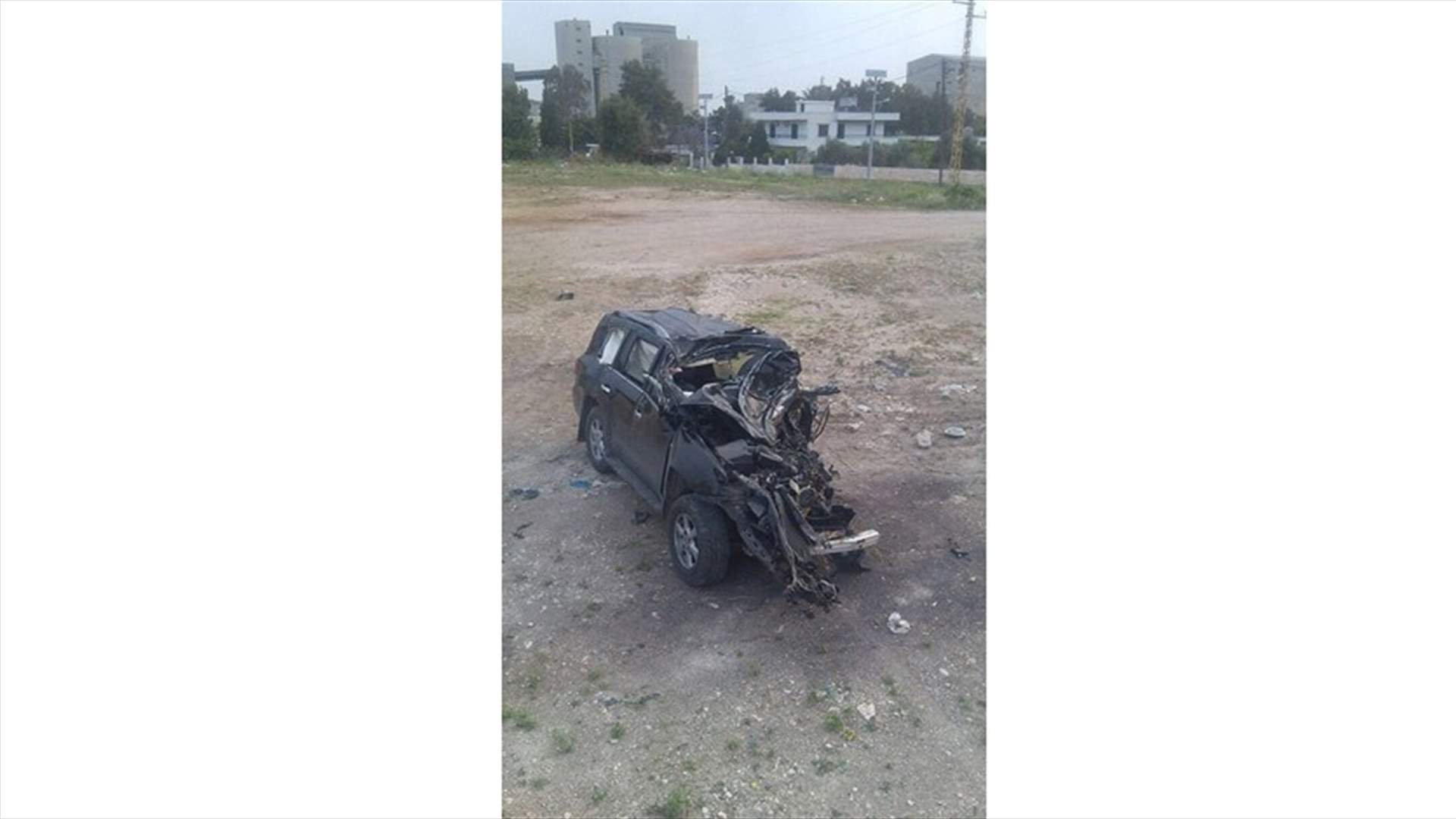 بالصورة...قتيل اثر انقلاب سيارته على اوتوستراد شكا