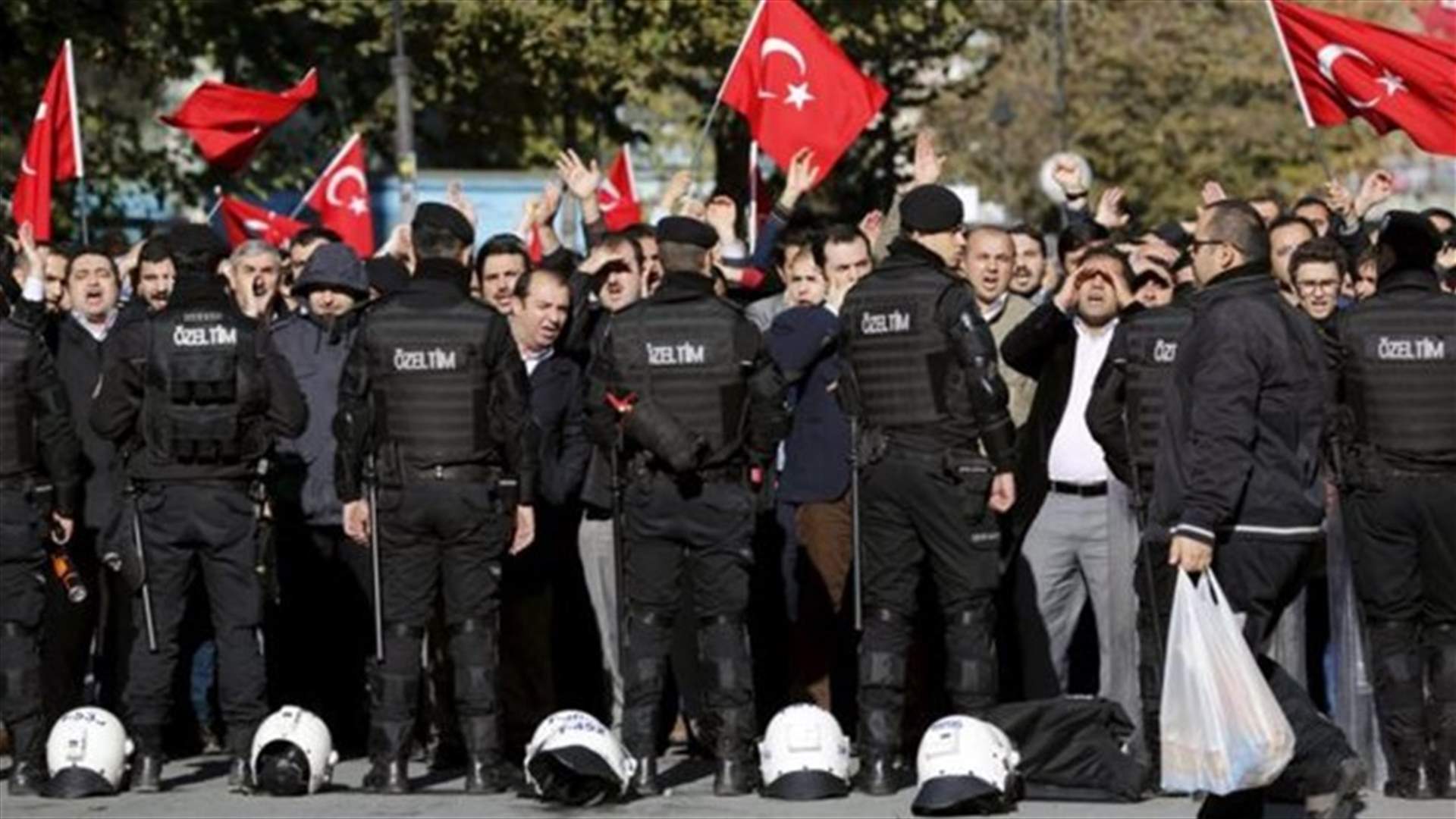 Turkish police seal off hotel to halt dissident opposition congress
