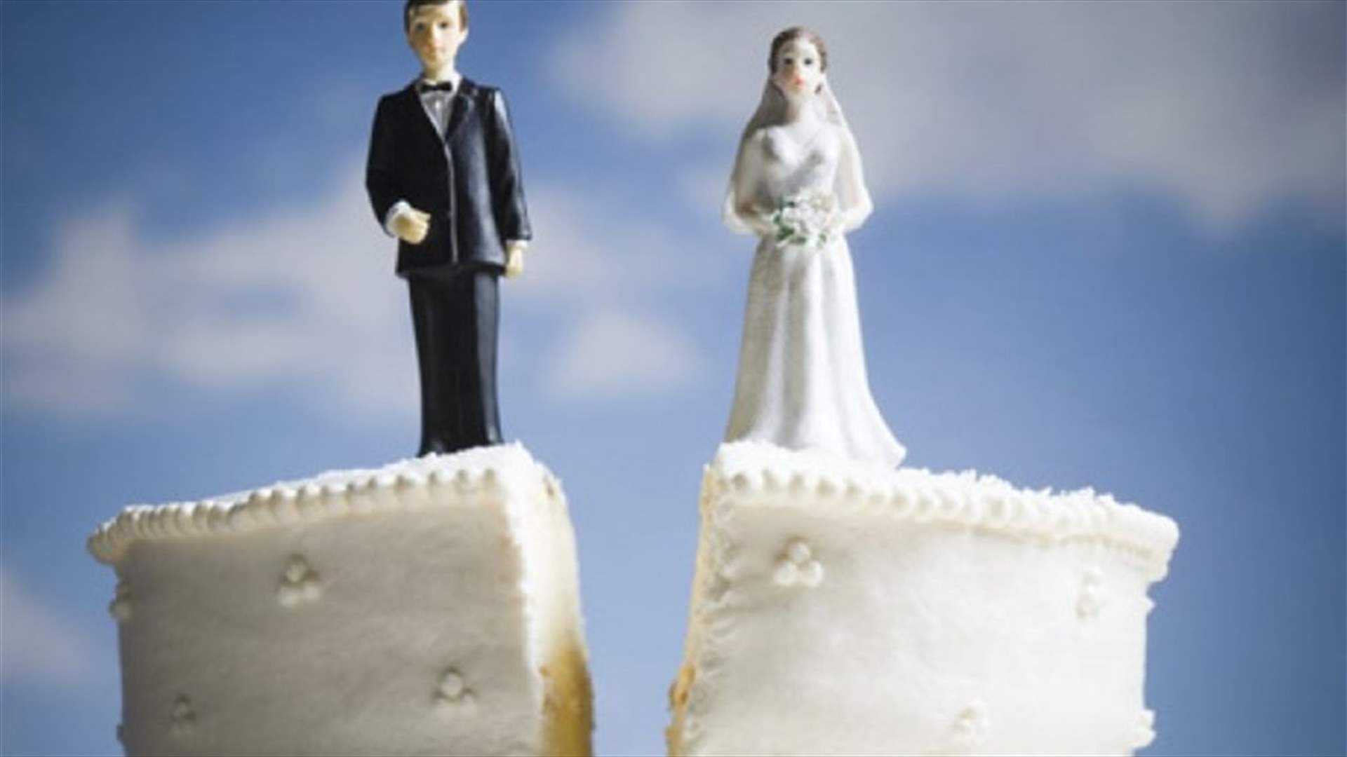 Newlyweds Divorce Because Wife “Was Too Busy Texting Her Friends”