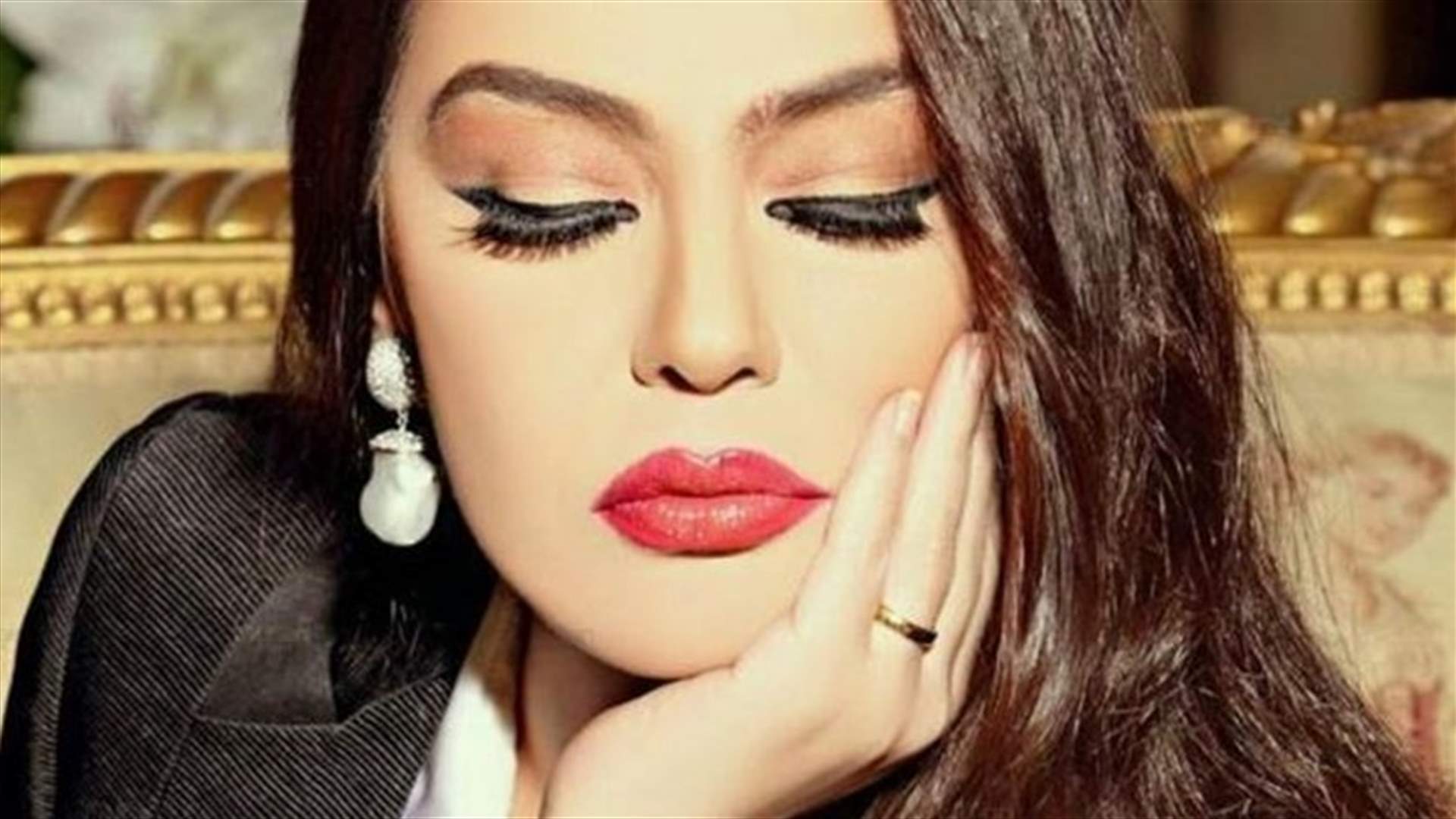 بالصورة: أثار السرطان على وجه شريهان 