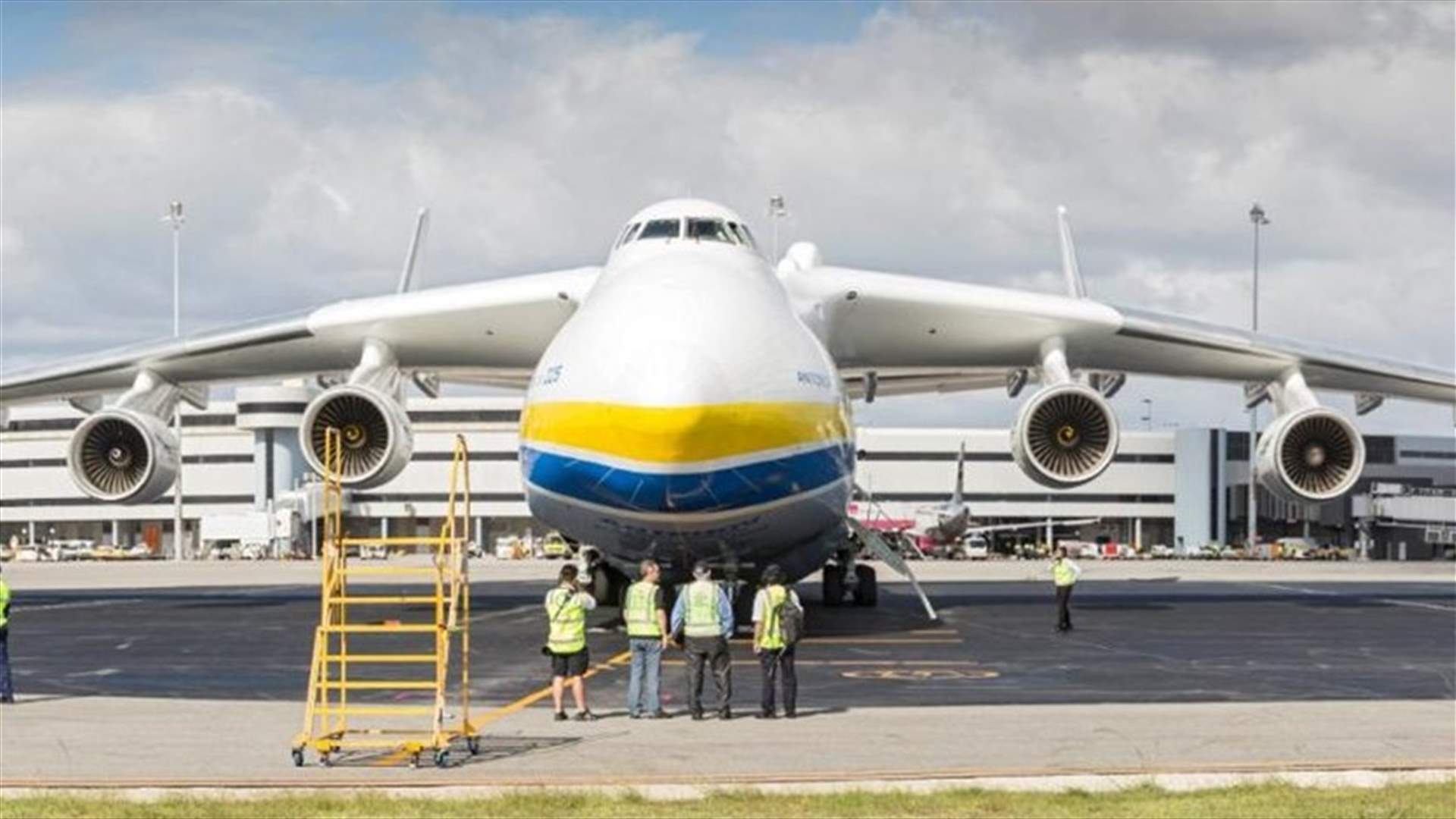 [VIDEO] World's largest plane Antonov An-225 Mriya lands in Australia