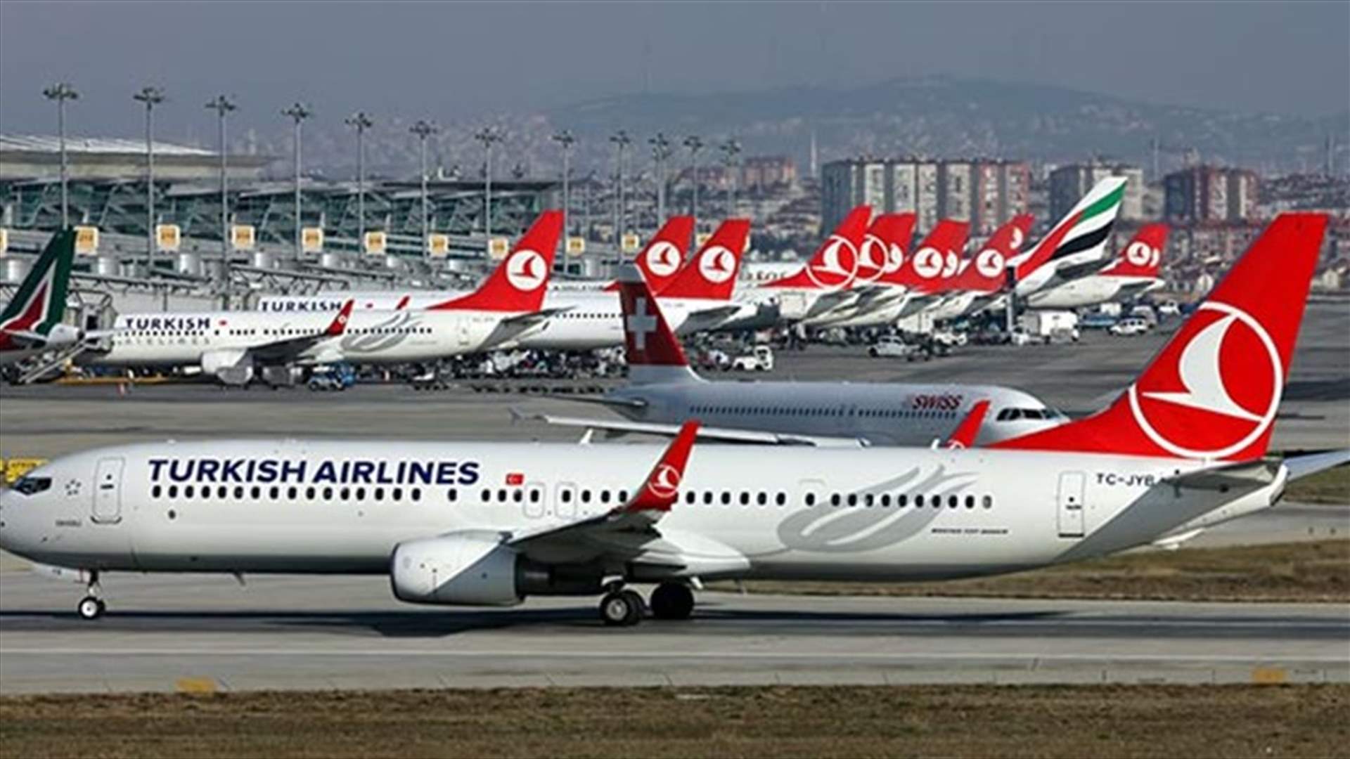 تفتيش طائرة للخطوط التركية في اسطنبول بعد تهديد بوجود قنبلة