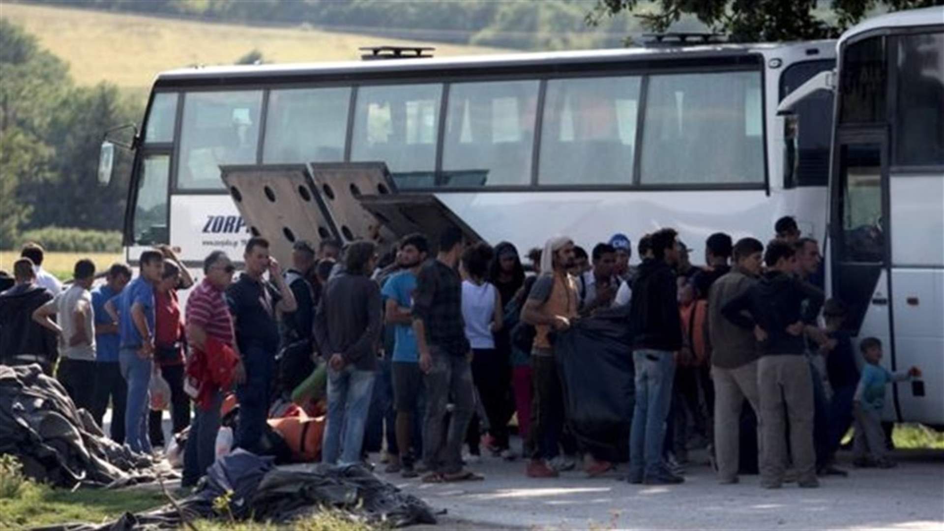 الشرطة اليونانية تباشر اخلاء مخيم المهاجرين في ايدوميني 