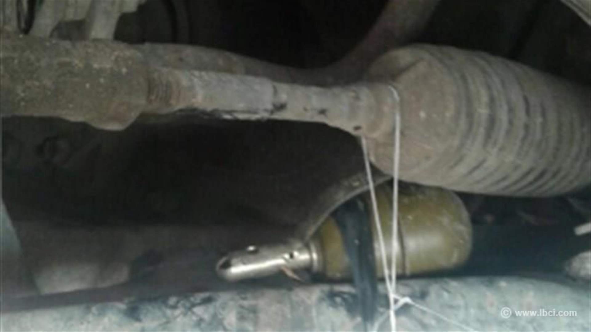 [PHOTO] Army dismantles bomb placed under car of Palestinian official’s son 