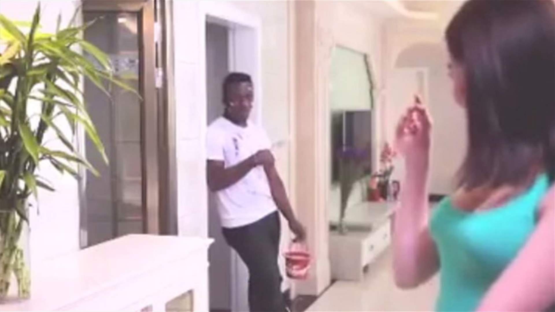 بالفيديو: هل هذا الإعلان هو الأكثر عنصرية على الإطلاق؟
