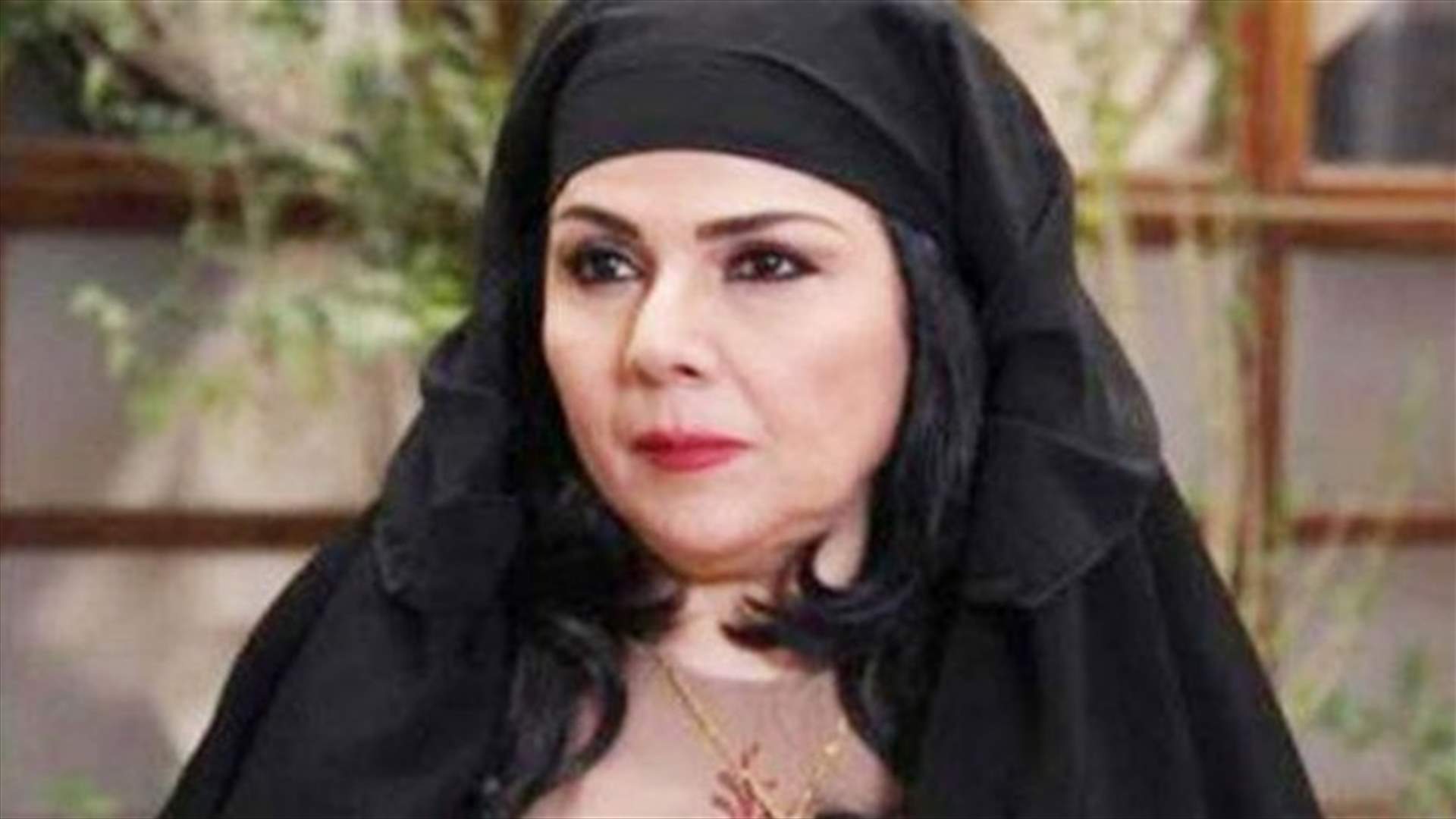 بالصورة: بعيداً عن "باب الحارة".. أم عصام في حمام السباحة
