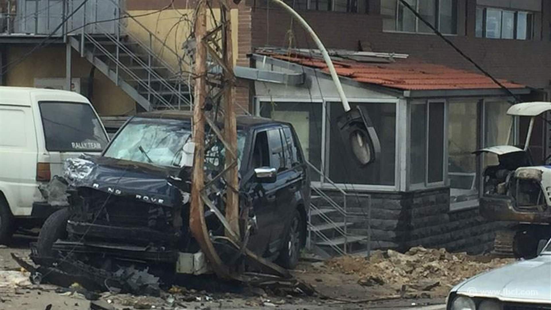 بالصور: جريح في حادث سير على طريق جعيتا 