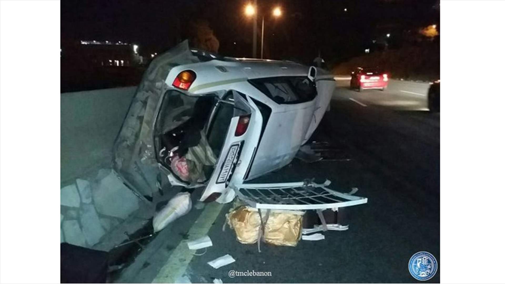 جريح بانقلاب سيارة على أوتوستراد حالات