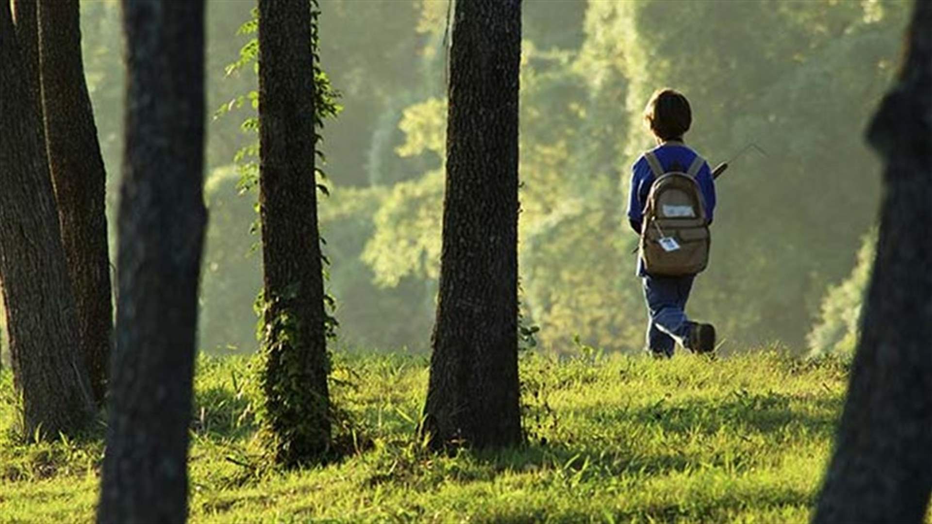 فرق البحث تمشط غابة بحثا عن طفل عاقبه والداه بتركه فيها