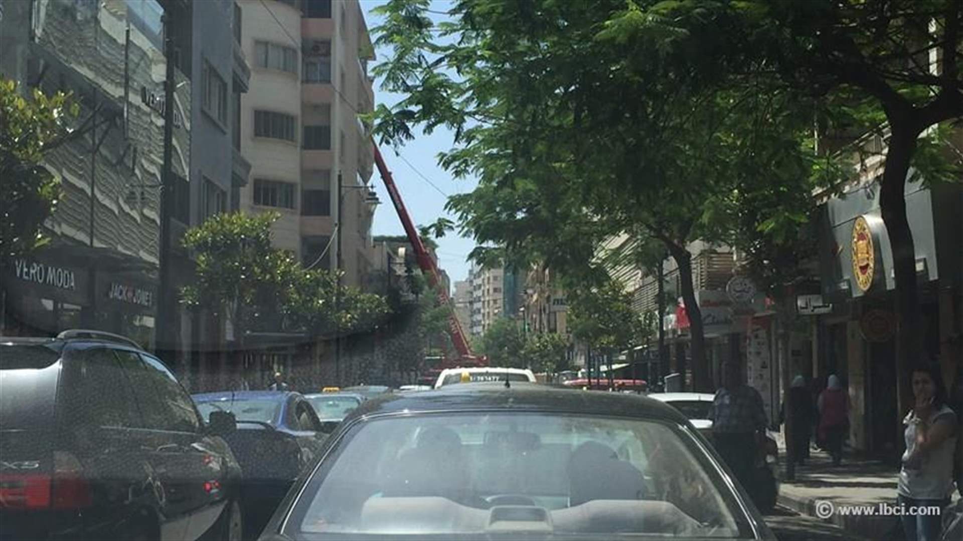 عارفين ليش علقانين بالحمرا؟