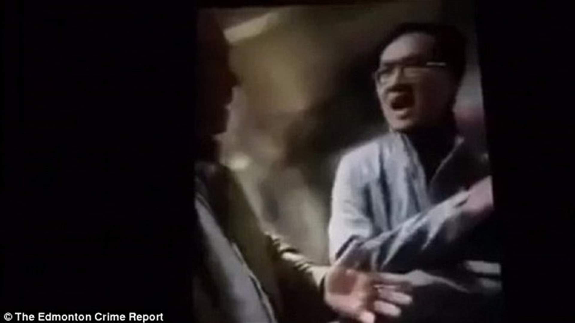 بالفيديو: طبيب ضُبط بالجرم المشهود داخل مرحاض الأطفال