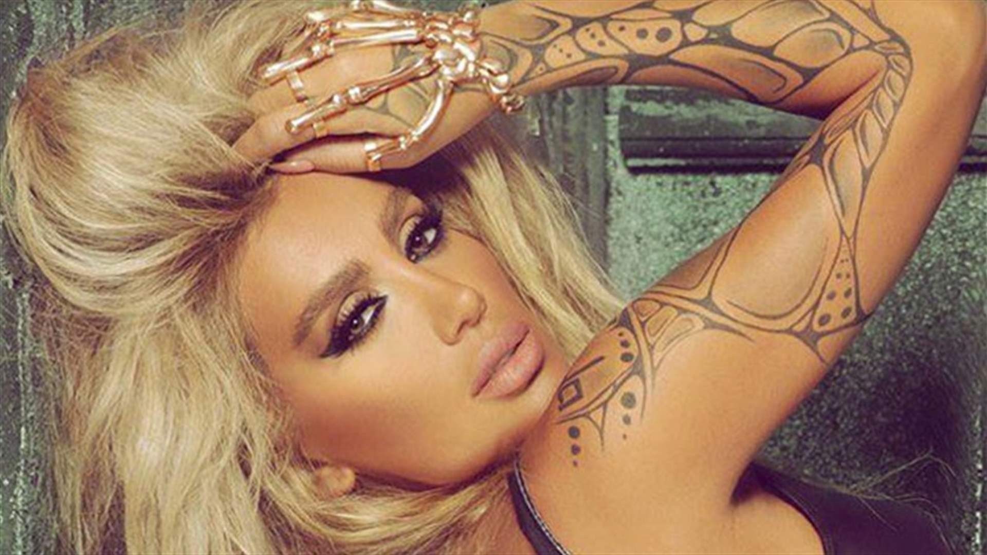 بالصورة: مايا دياب تصبغ شعرها بلون غريب جداً!