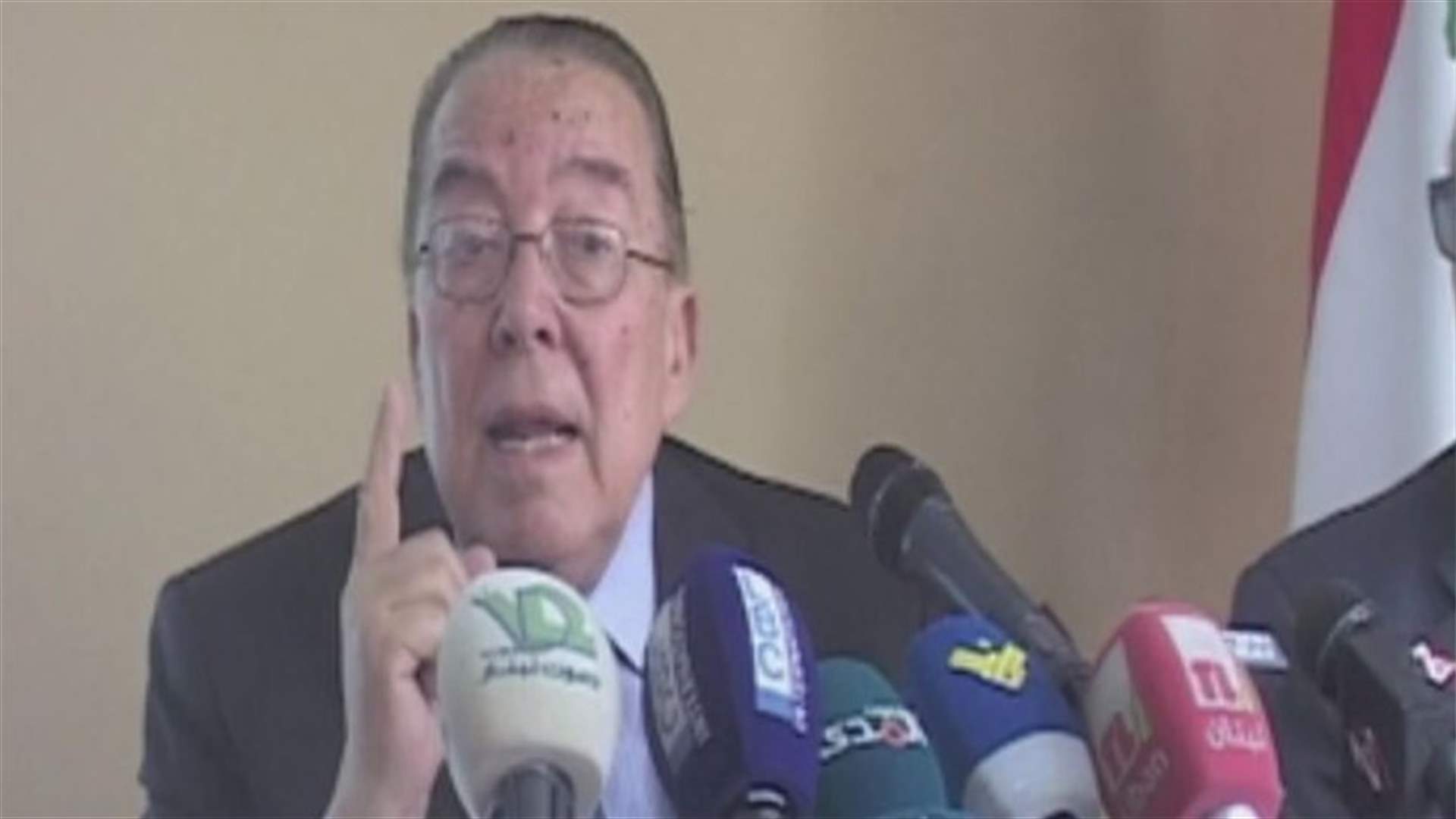 محمد المشنوق تابع موضوع مكافحة التلوث في بحيرة القرعون