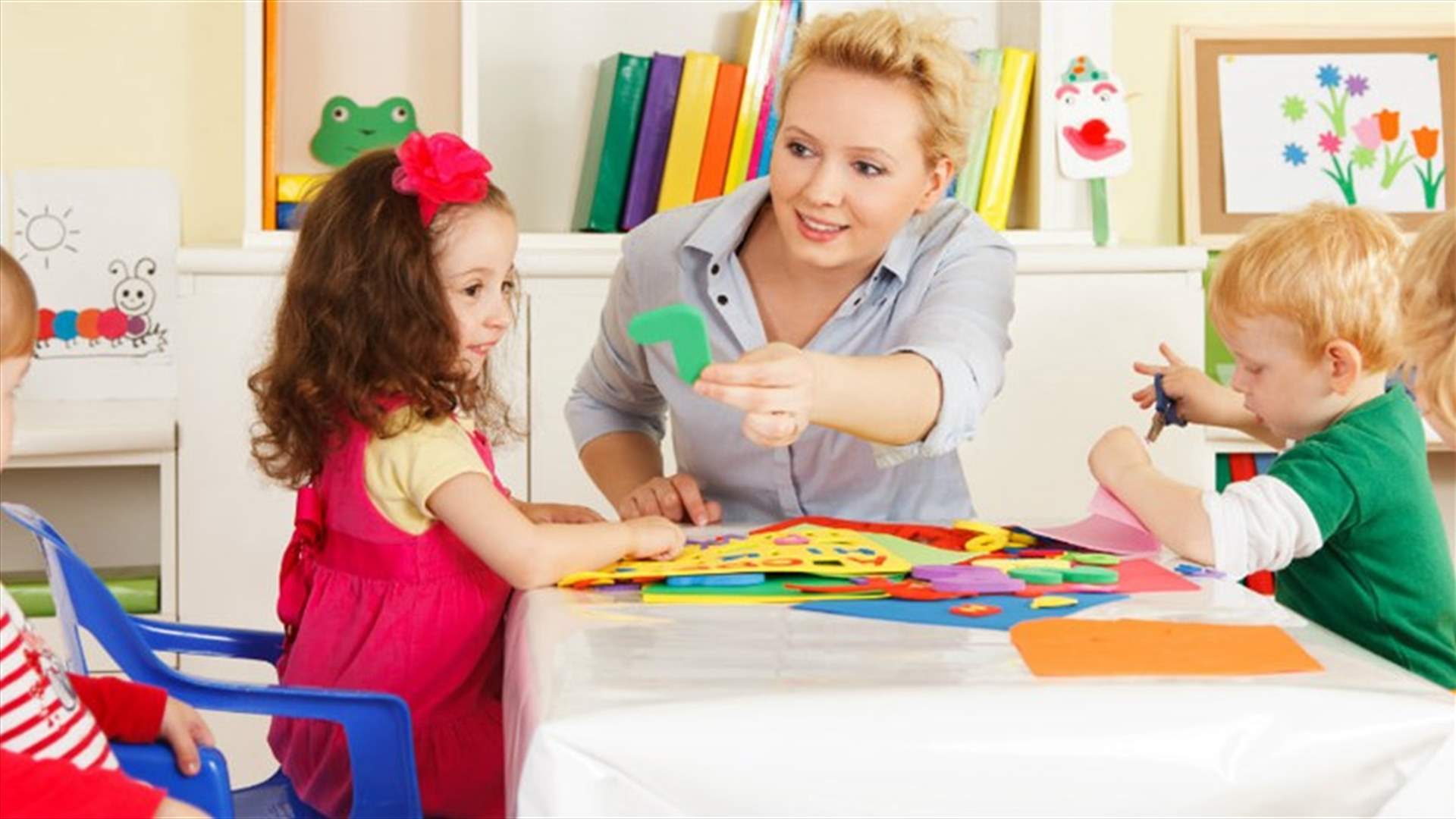 بالصورة: هديّة سخيّة من طفلة كويتية لمعلّمتها المفضّلة