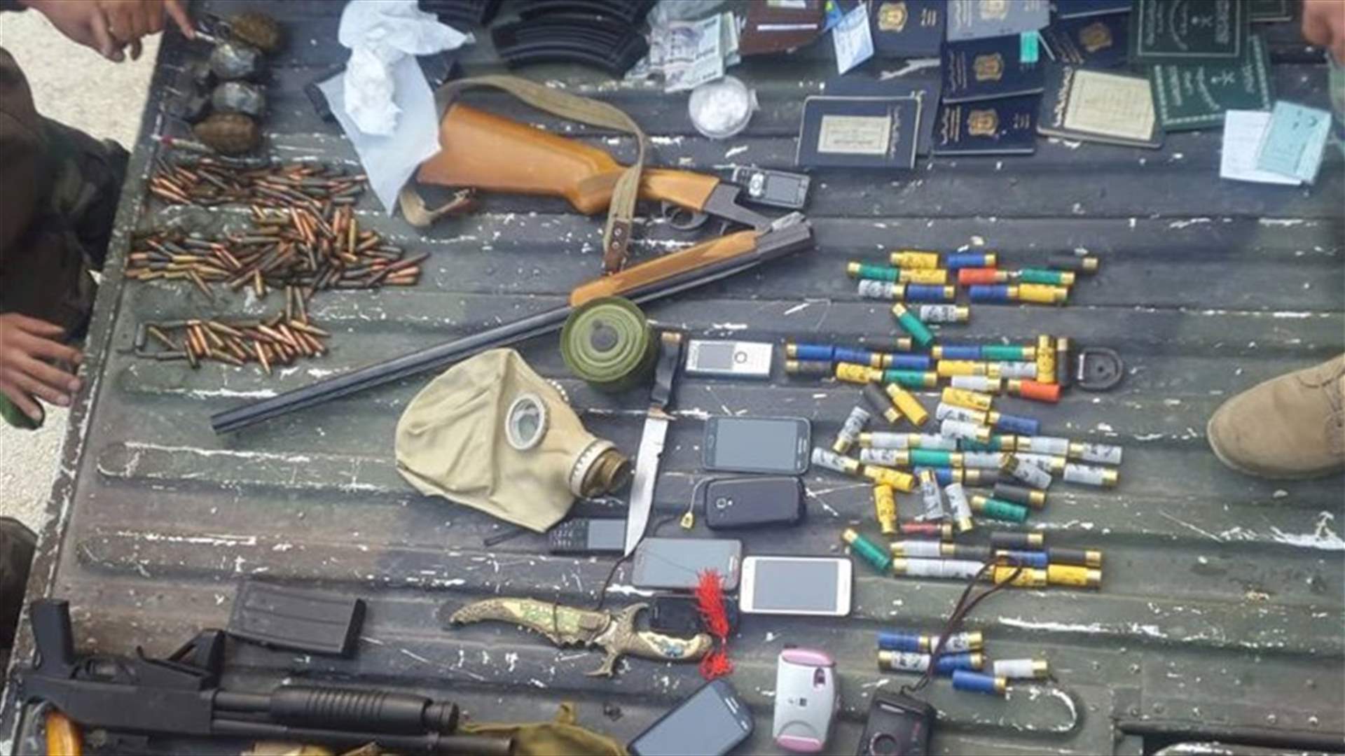 الجيش عثر على اسلحة واحزمة ناسفة في مجدل عنجر