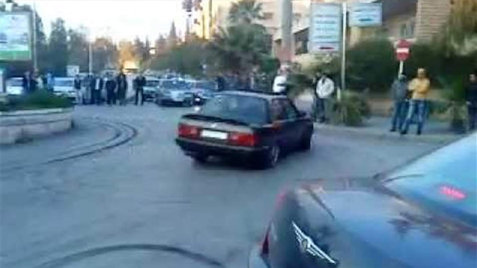 "التشفيط" ...يتسبب بإطلاق نار وإصابة أب وابنه