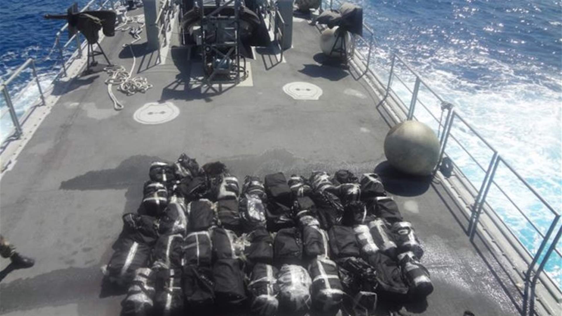 [PHOTOS] Army finds 34 bags of narcotics in suspicious boat confiscated off Sidon's shore