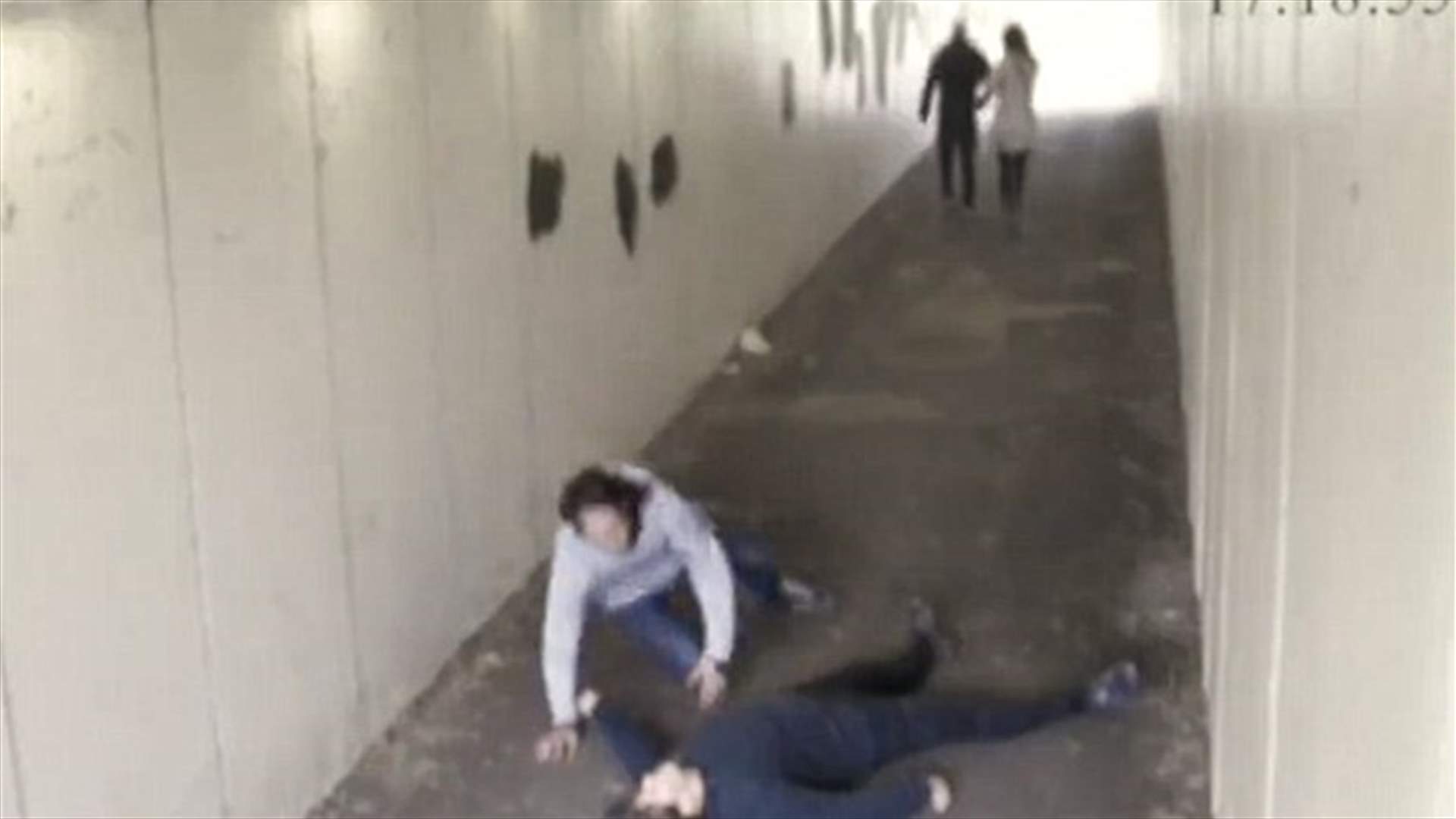 بالفيديو: ضايقا حبيبته... فنالا عقابهما