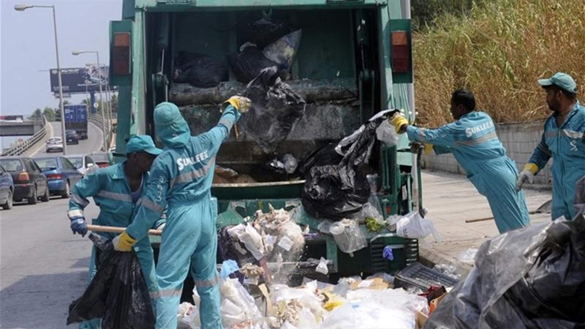 النهار: ملف النفايات وموقف الكتائب تابع...