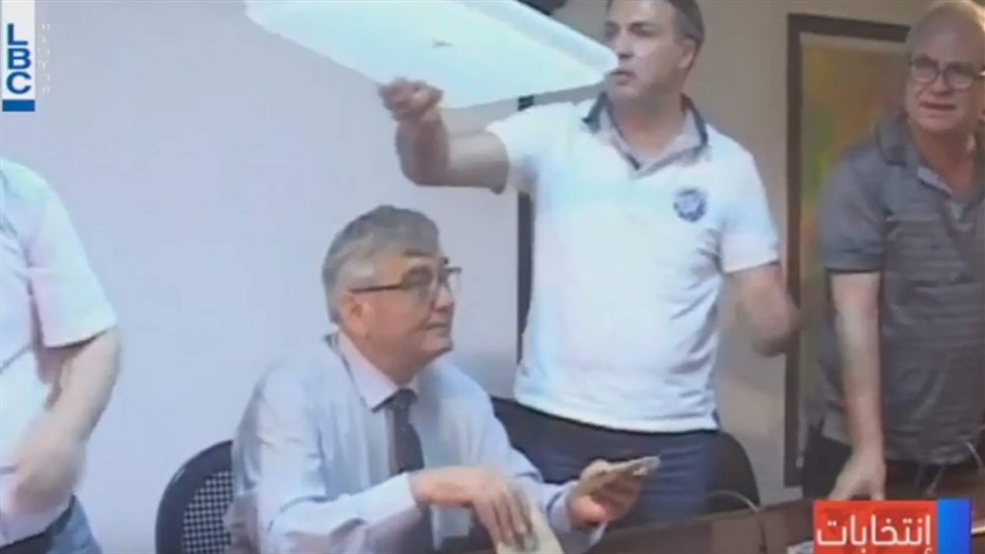 هرج ومرج في جلسة انتخاب رئيس اتحاد بلديات البقاع...والسبب
