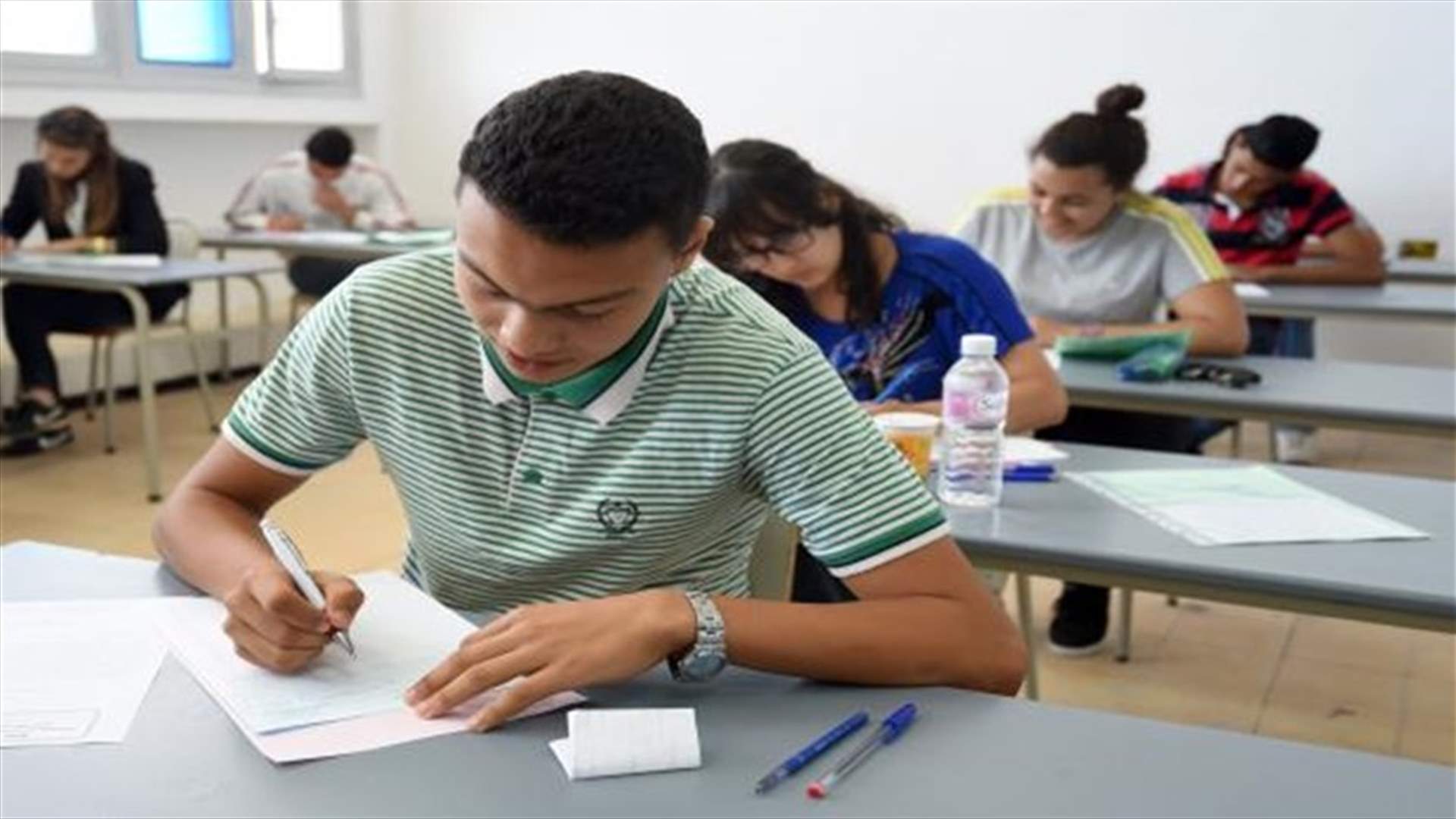 الجزائر تحجب مواقع التواصل الاجتماعي... فما علاقة امتحان البكالوريا؟