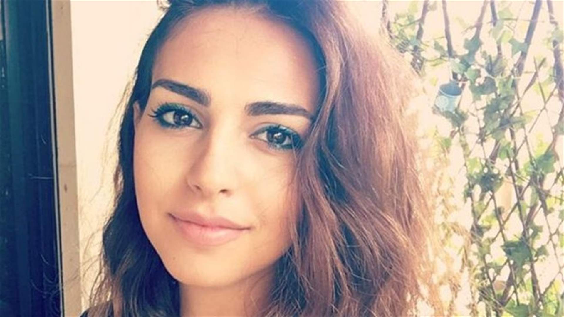 ملكة جمال لبنان فاليري أبو شقرا في بكركي.. وشقيقتها تفاجئ الجميع
