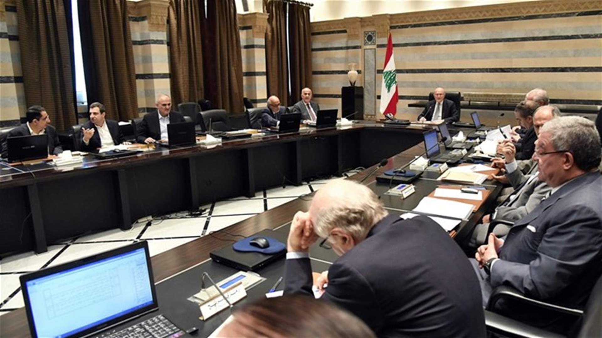 أبو فاعور "اشتاق" لوزراء الكتائب... ودرباس يتساءل!