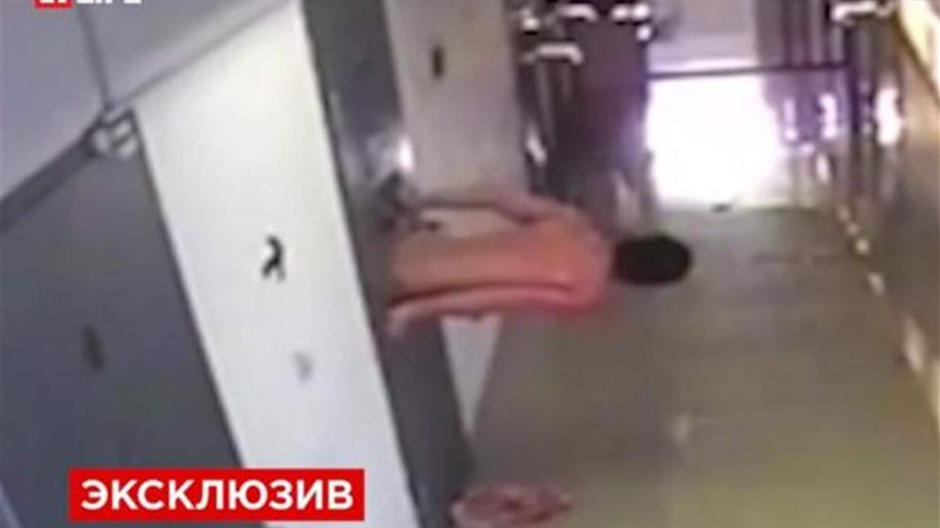 [VIDEO] Man Escapes Jail via Tiny Window 