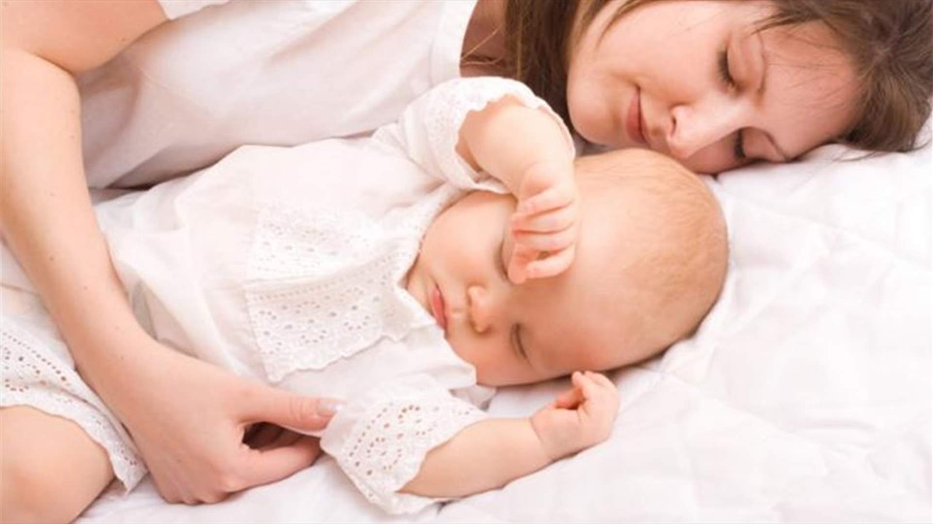 لن تنام مع طفلك في السرير نفسه بعد مشاهدة هذا الفيديو!