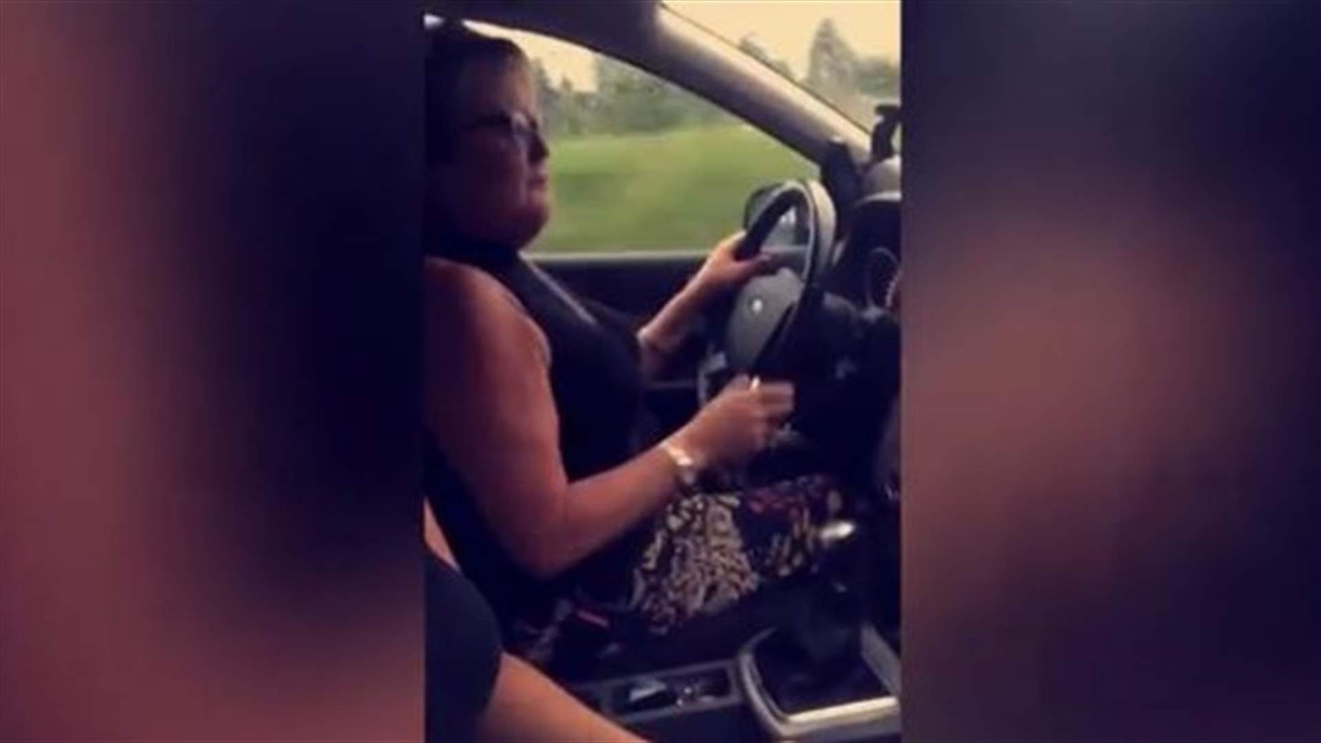 بالفيديو: أم تصاب بنوبة جنون بسبب الراديو!