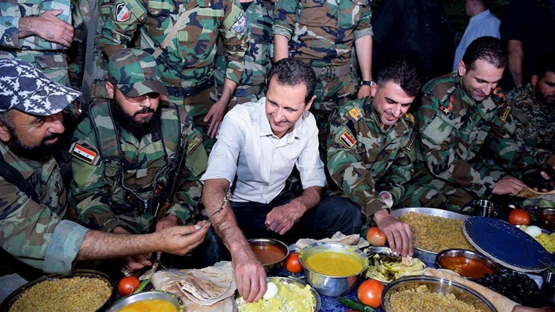 بالصورة....الاسد يتناول الافطار مع جنود في الغوطة الشرقية
