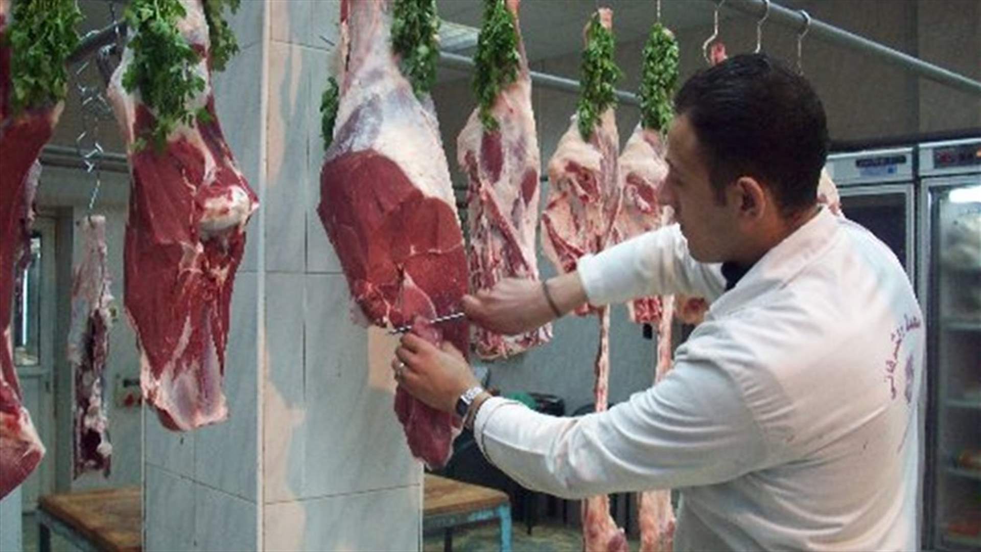 طالبه بثمن اللحم...فأطلق النار فوق الملحمة