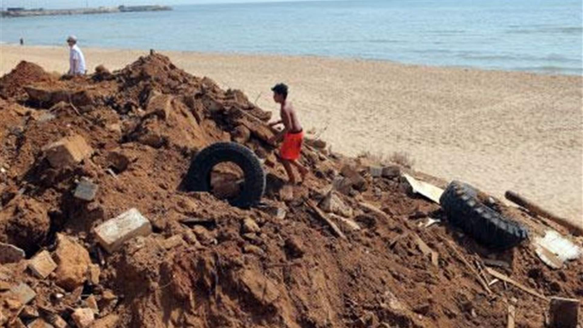 "الأخبار": محافظ بيروت "يجمّد" مليارات الرملة البيضاء