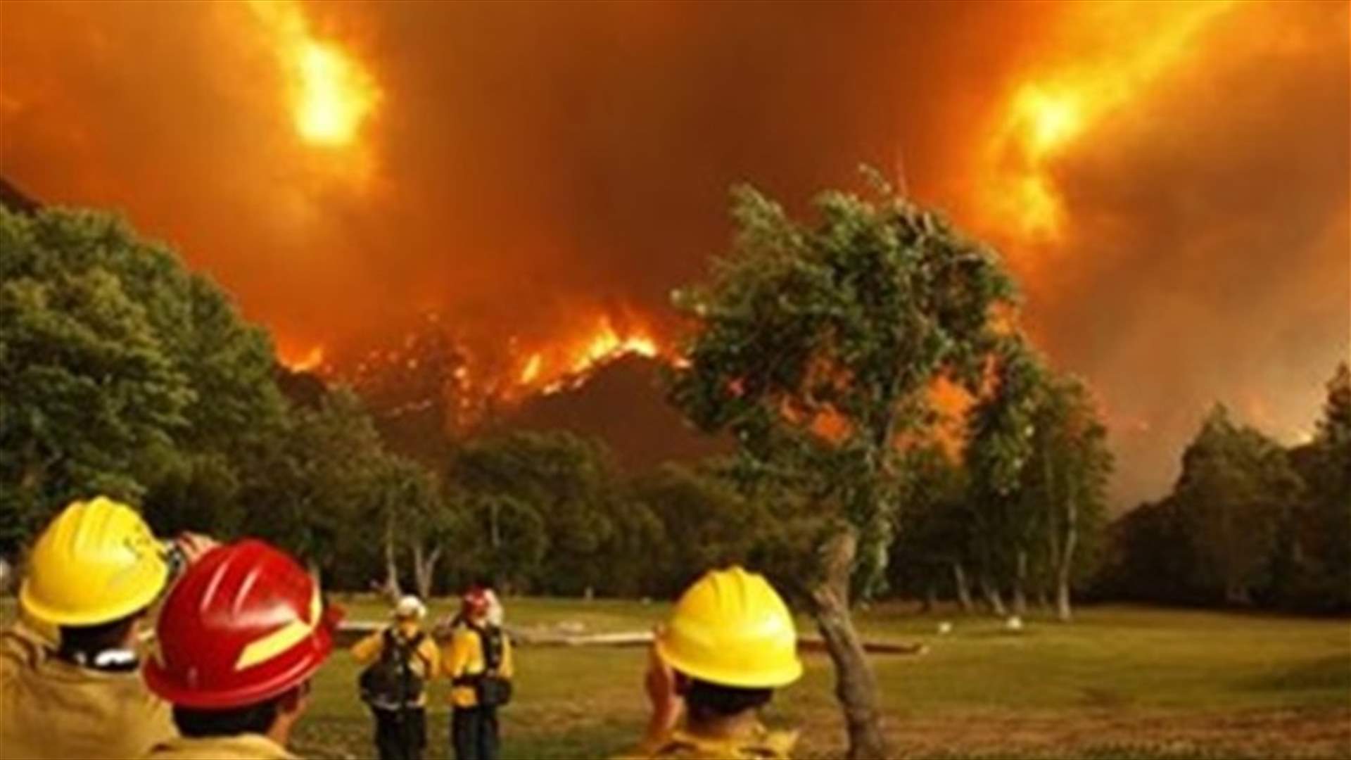 حرائق الغابات تتسبب في موجة جديدة من إجلاء المنازل بكاليفورنيا
