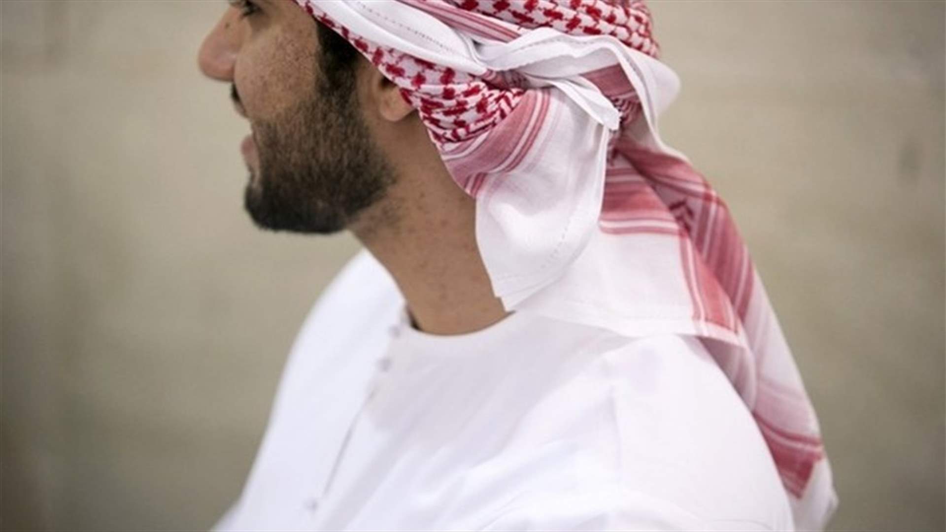 UAE tells citizens to avoid national dress while abroad after man held in US