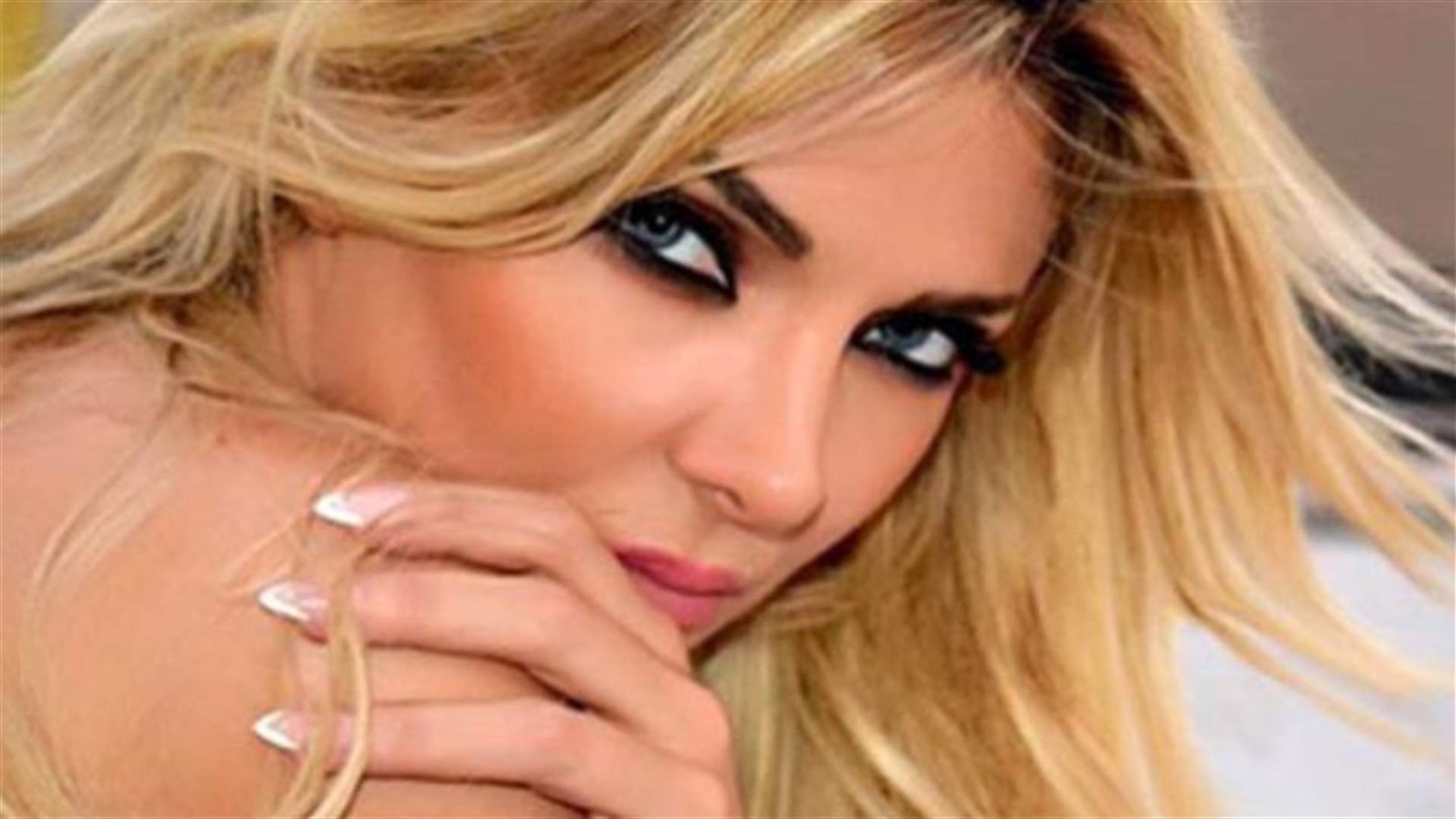 بالصورة: ميريام كلينك تحمل البندقية لتحارب!