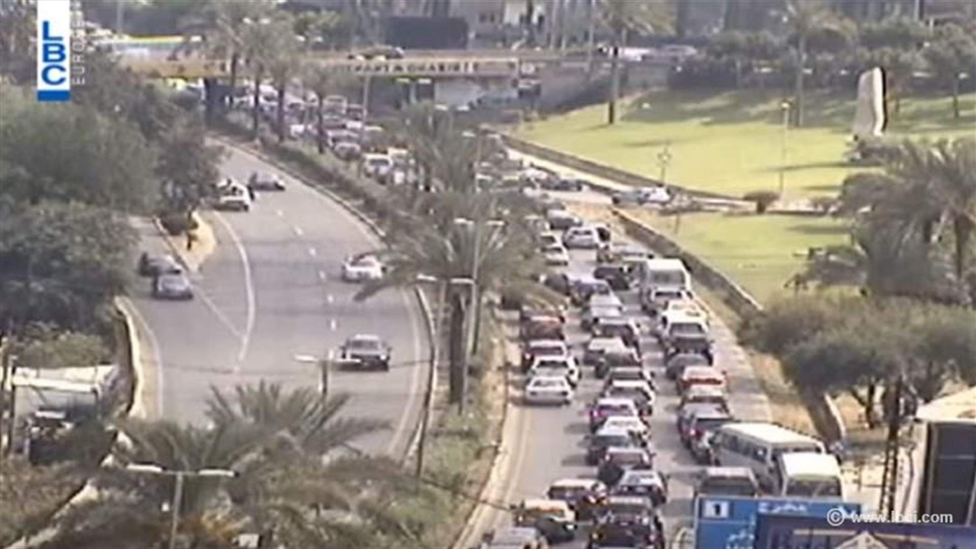 بالفيديو: زحمة سير خانقة من نهر الكلب باتجاه جونية نتيجة حادث سير اودى بحياة 3 أشخاص 