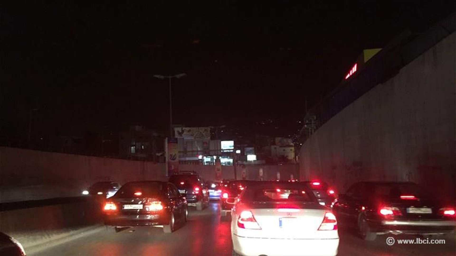 بالصور: لبنان في عنق الزجاجة ... تابع